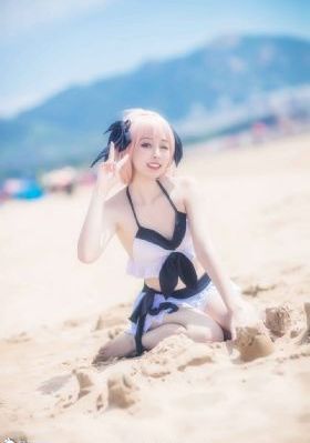 白丝美女被艹
