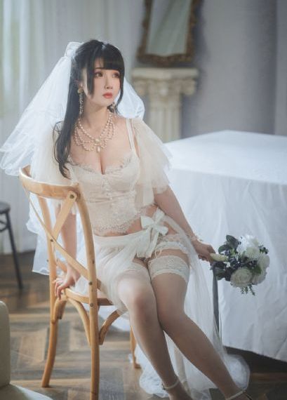 新婚少妇粉嫩浑圆饱满