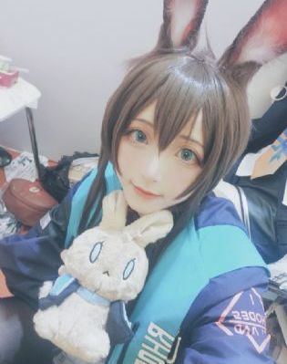 解开女警乳罩慢慢揉捏