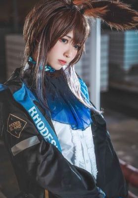 房间里的日本女人